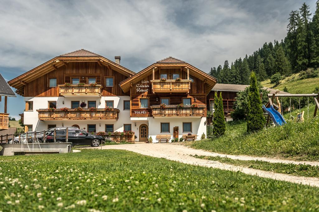 Ciasa Raut Apartment La Valle Luaran gambar