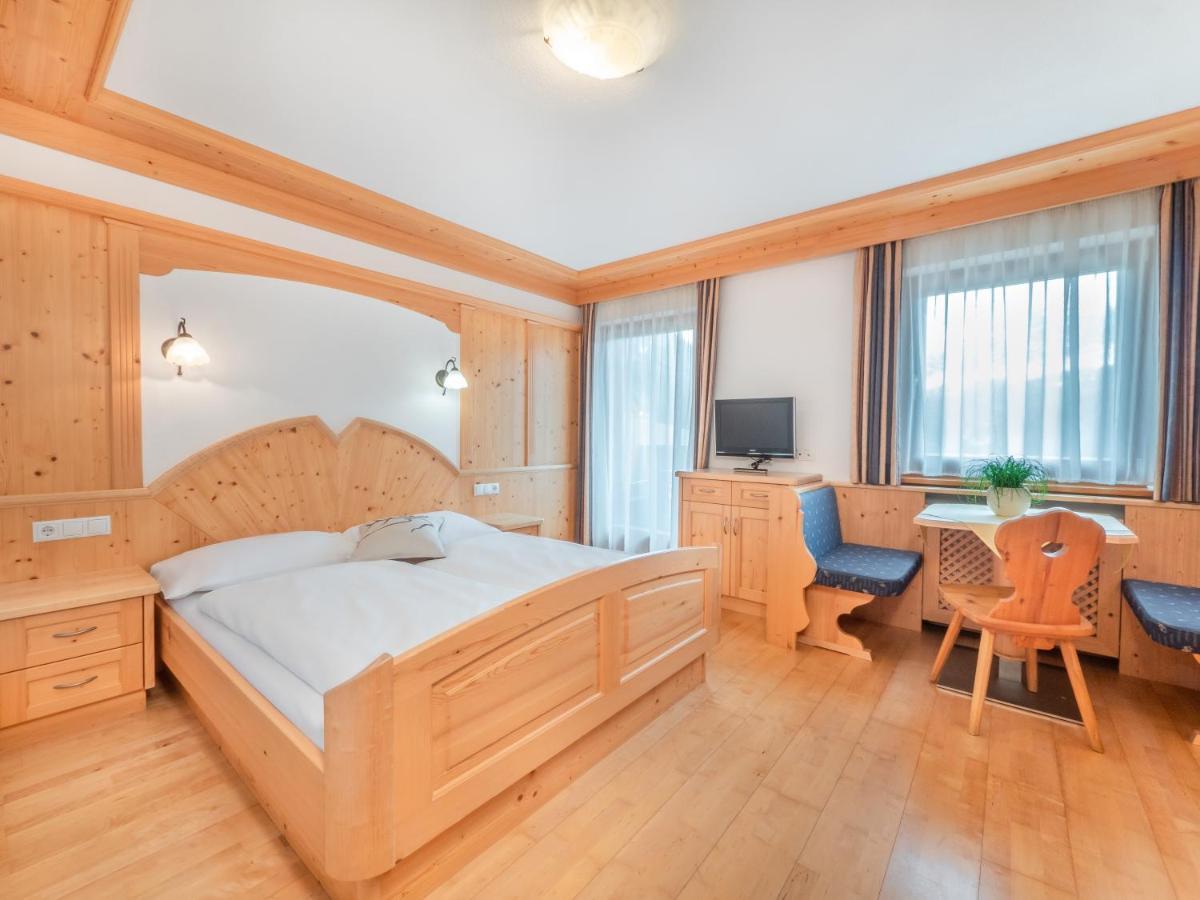 Ciasa Raut Apartment La Valle Luaran gambar